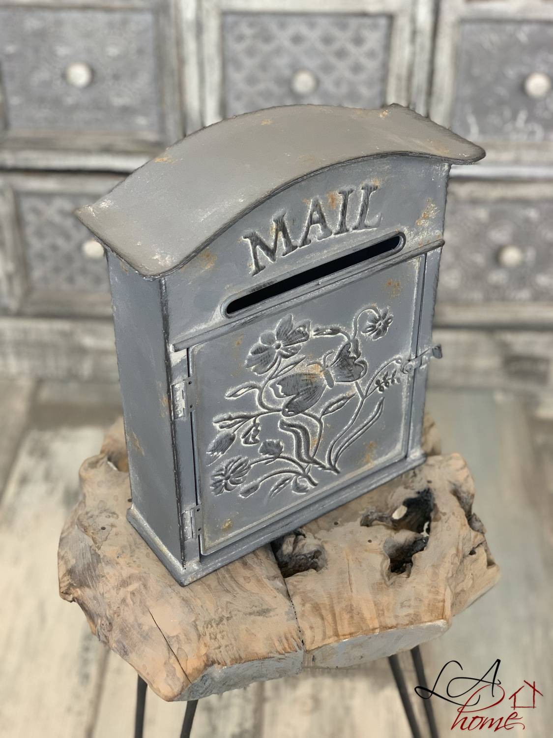Šedá retro poštovní schránka Mail - 26*10*31 cm Clayre & Eef Šedá retro poštovní schránka Mail - 26*10*31 cm Clayre & Eef