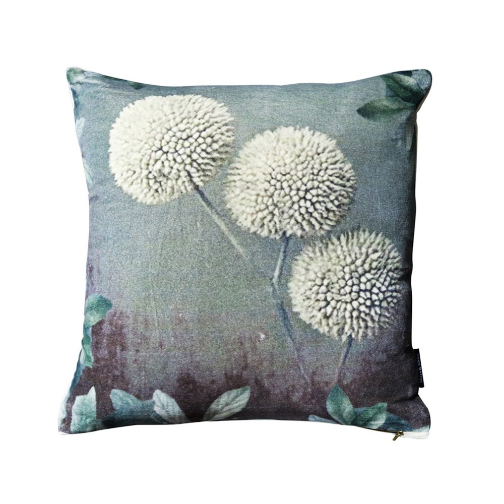 Sametový polštář s okrasným bílým alliem - 45*45*10cm