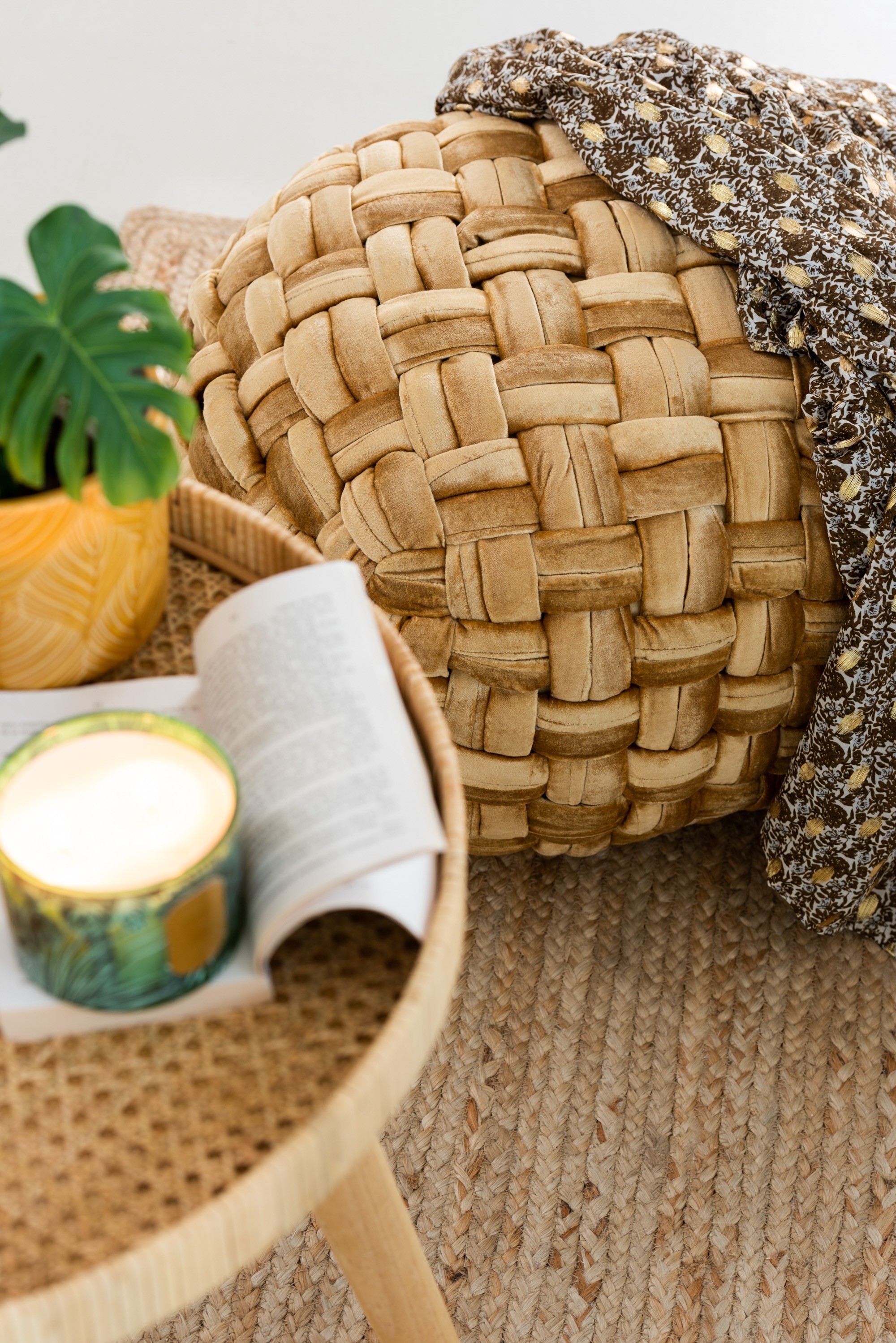 Zlatý kulatý proplétaný puf Crocheted - Ø 48*35 cm J-Line by Jolipa Zlatý kulatý proplétaný puf Crocheted - Ø 48*35 cm J-Line by Jolipa