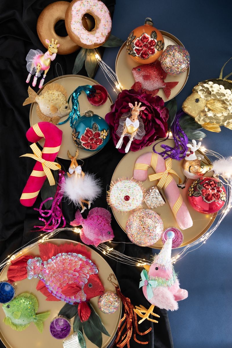 Sada 8ks barevných skleněných koulí s konfetami Confetti - Ø 6 cm J-Line by Jolipa Sada 8ks barevných skleněných koulí s konfetami Confetti - Ø 6 cm J-Line by Jolipa