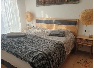 Světle šedý chlupatý hotelový běhoun na postel Tiara - 240*100*3cm