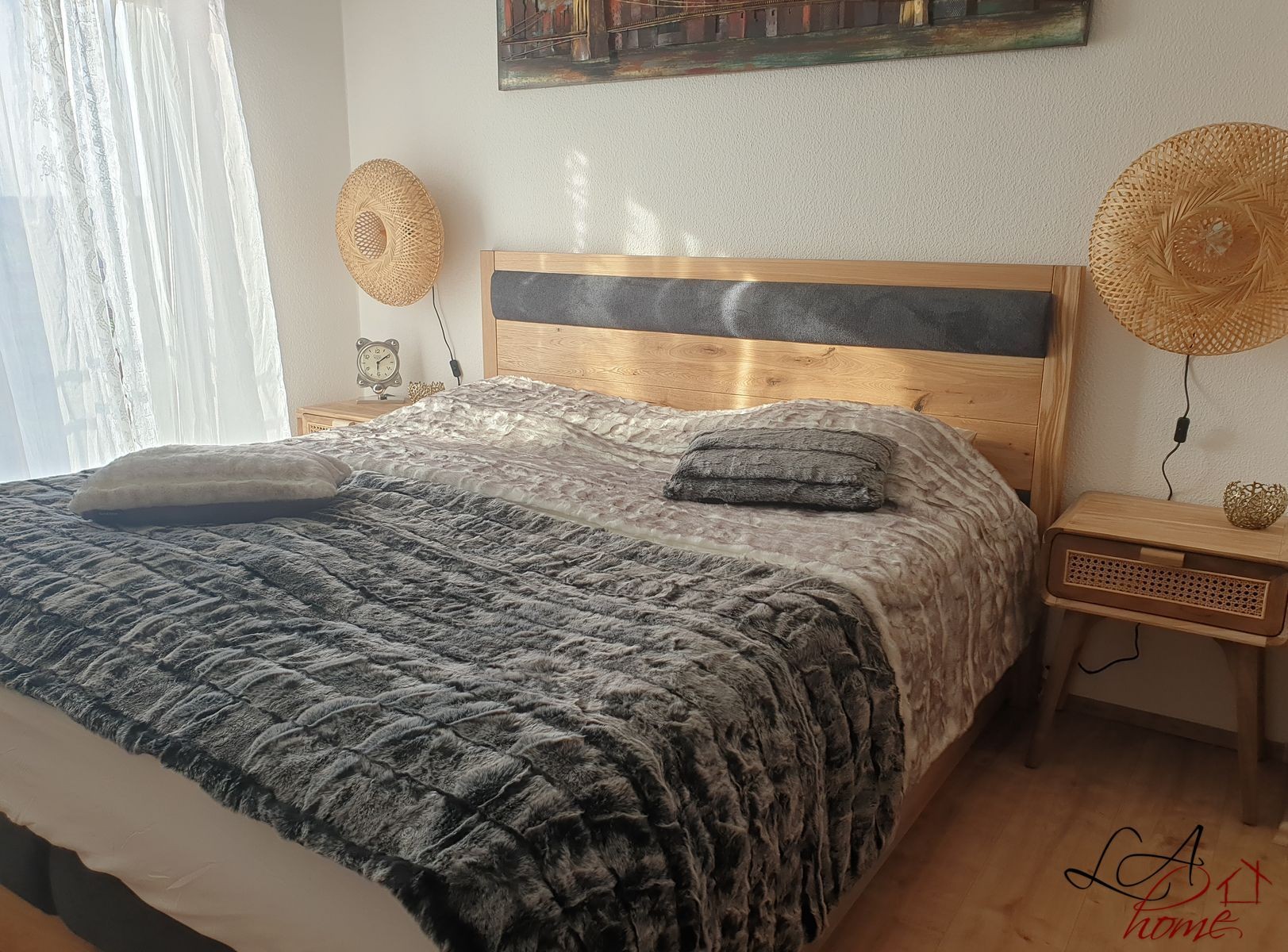 Světle šedý chlupatý hotelový běhoun na postel Tiara - 240*100*3cm Mars & More Světle šedý chlupatý hotelový běhoun na postel Tiara - 240*100*3cm Mars & More