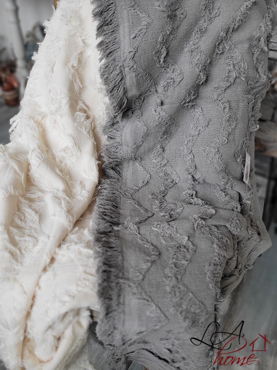Slabounký mocca bavlněný pléd s třásňovitým vzorem Datty - 135*152 cm Chic Antique Slabounký mocca bavlněný pléd s třásňovitým vzorem Datty - 135*152 cm Chic Antique