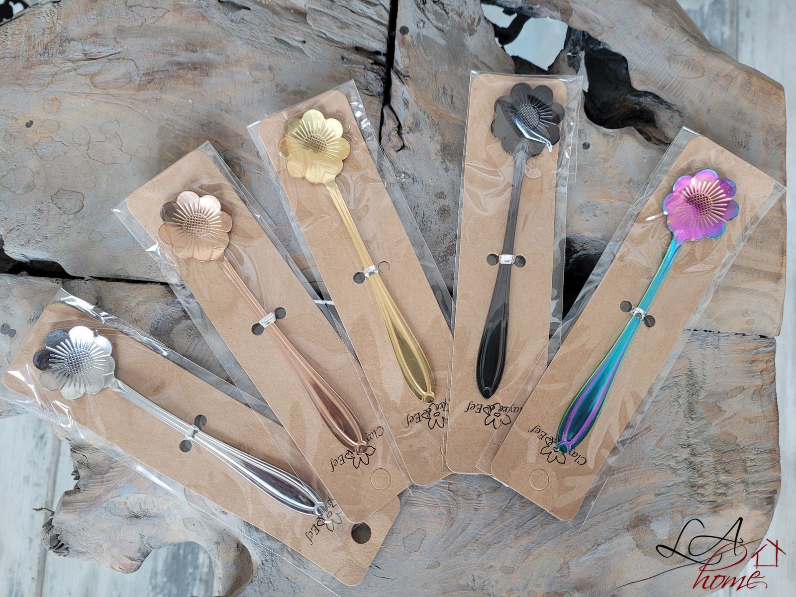 Stříbrná kovová dezertní lžička ve tvaru kytičky Floffy - 3*12 cm Clayre & Eef Stříbrná kovová dezertní lžička ve tvaru kytičky Floffy - 3*12 cm Clayre & Eef