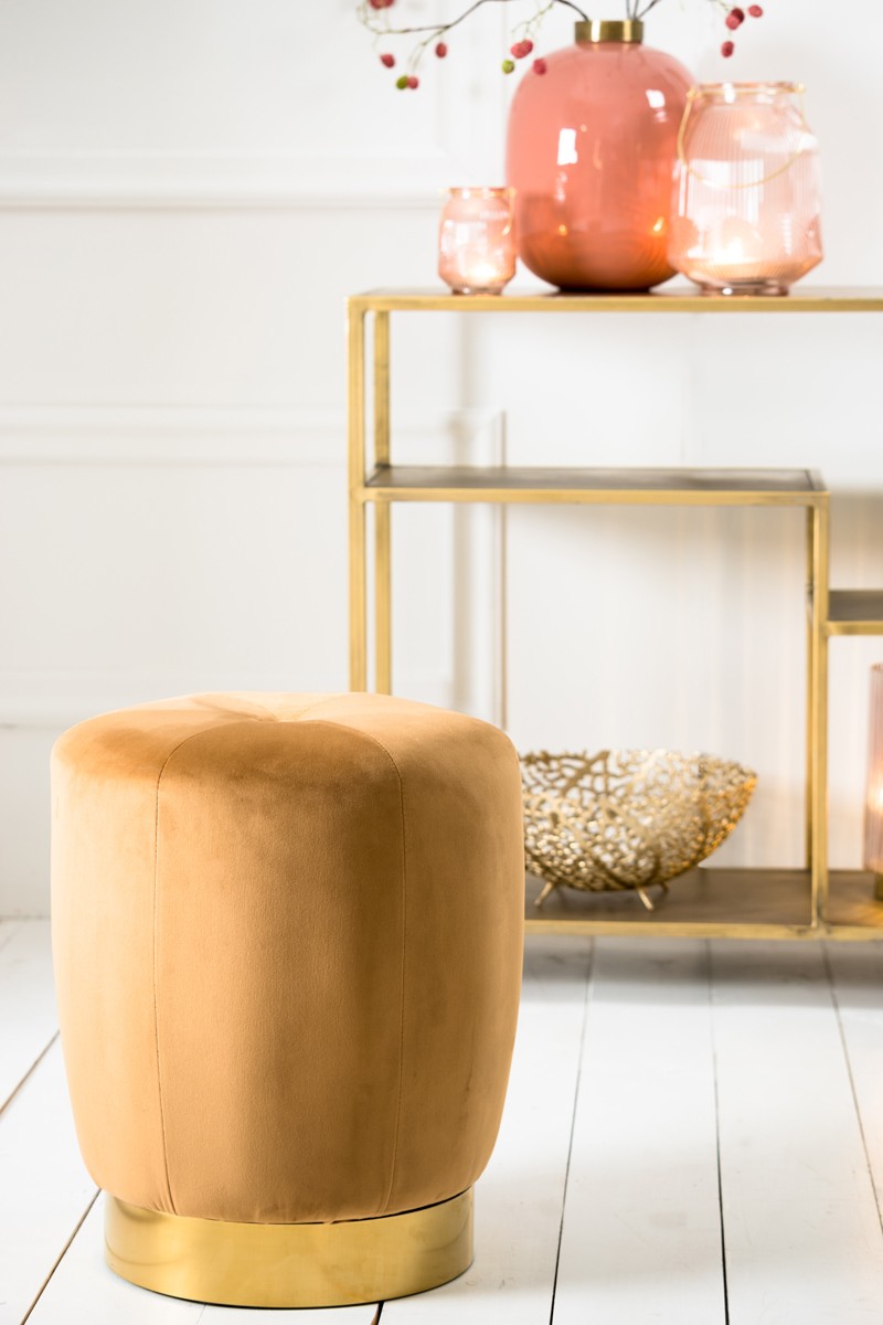 Karamelový sametový puf/ sedák Scarlett se zlatým pruhem – Ø 41*47cm Light & Living Karamelový sametový puf/ sedák Scarlett se zlatým pruhem – Ø 41*47cm Light & Living