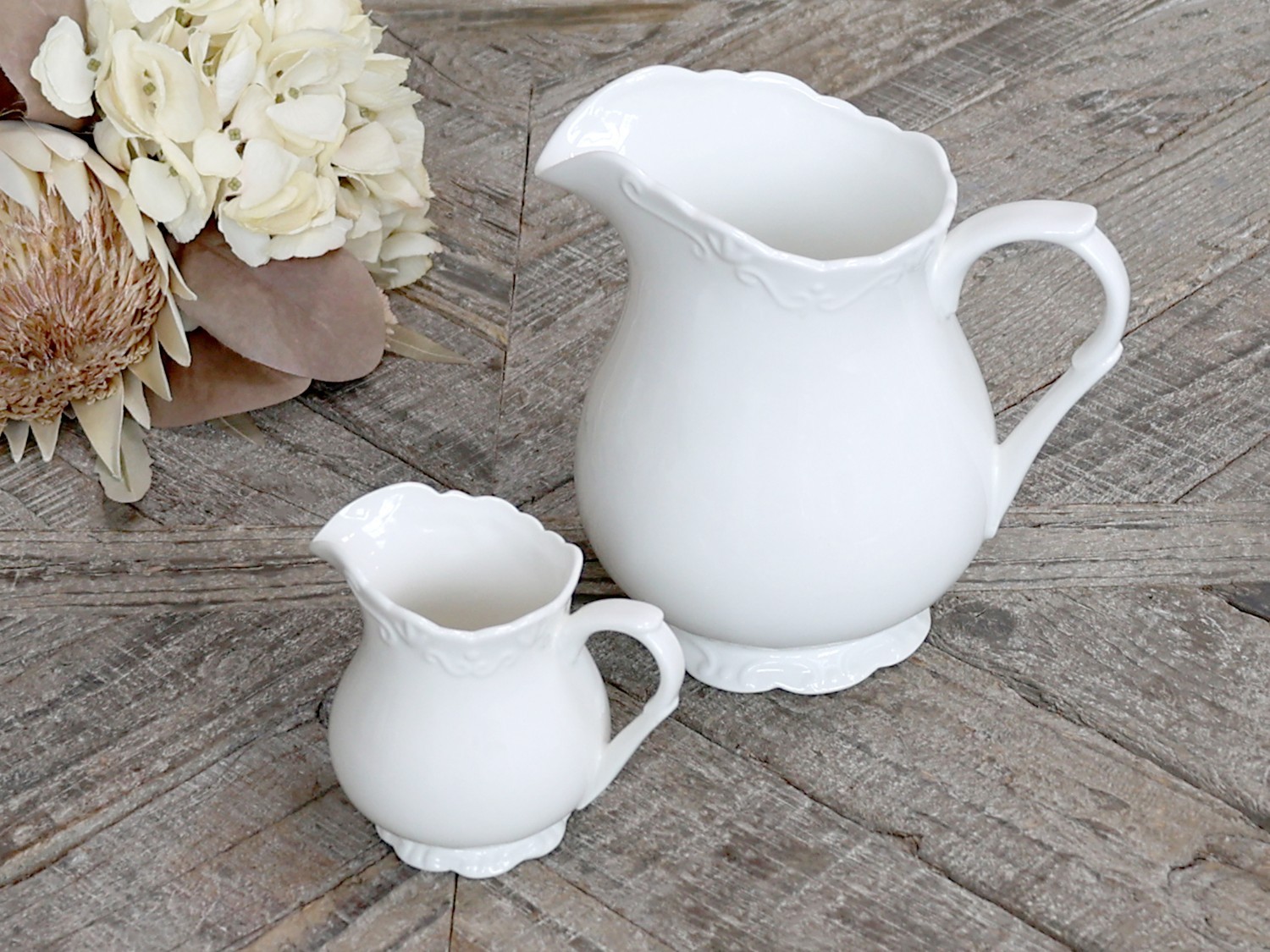 Porcelánový džbánek na mléko s krajkou Provence lace - 9cm / 0.2L Chic Antique Porcelánový džbánek na mléko s krajkou Provence lace - 9cm / 0.2L Chic Antique