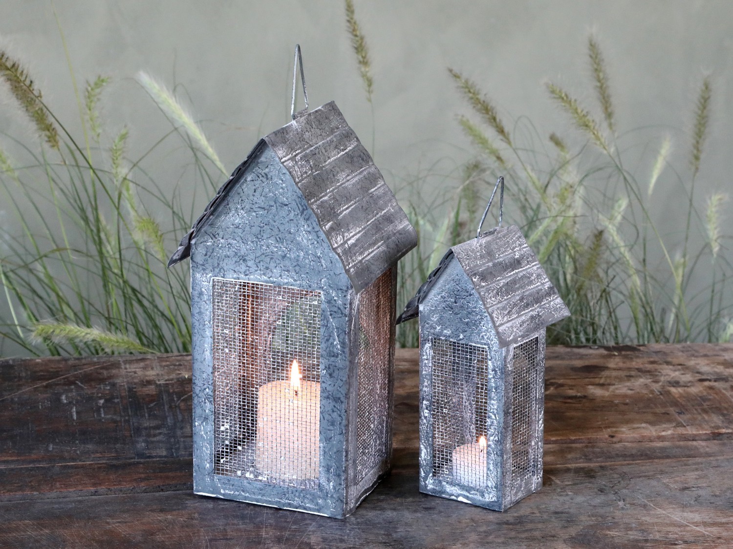 Šedá plechová antik lucerna domeček Candle house - 8*6*16 cm Chic Antique Šedá plechová antik lucerna domeček Candle house - 8*6*16 cm Chic Antique